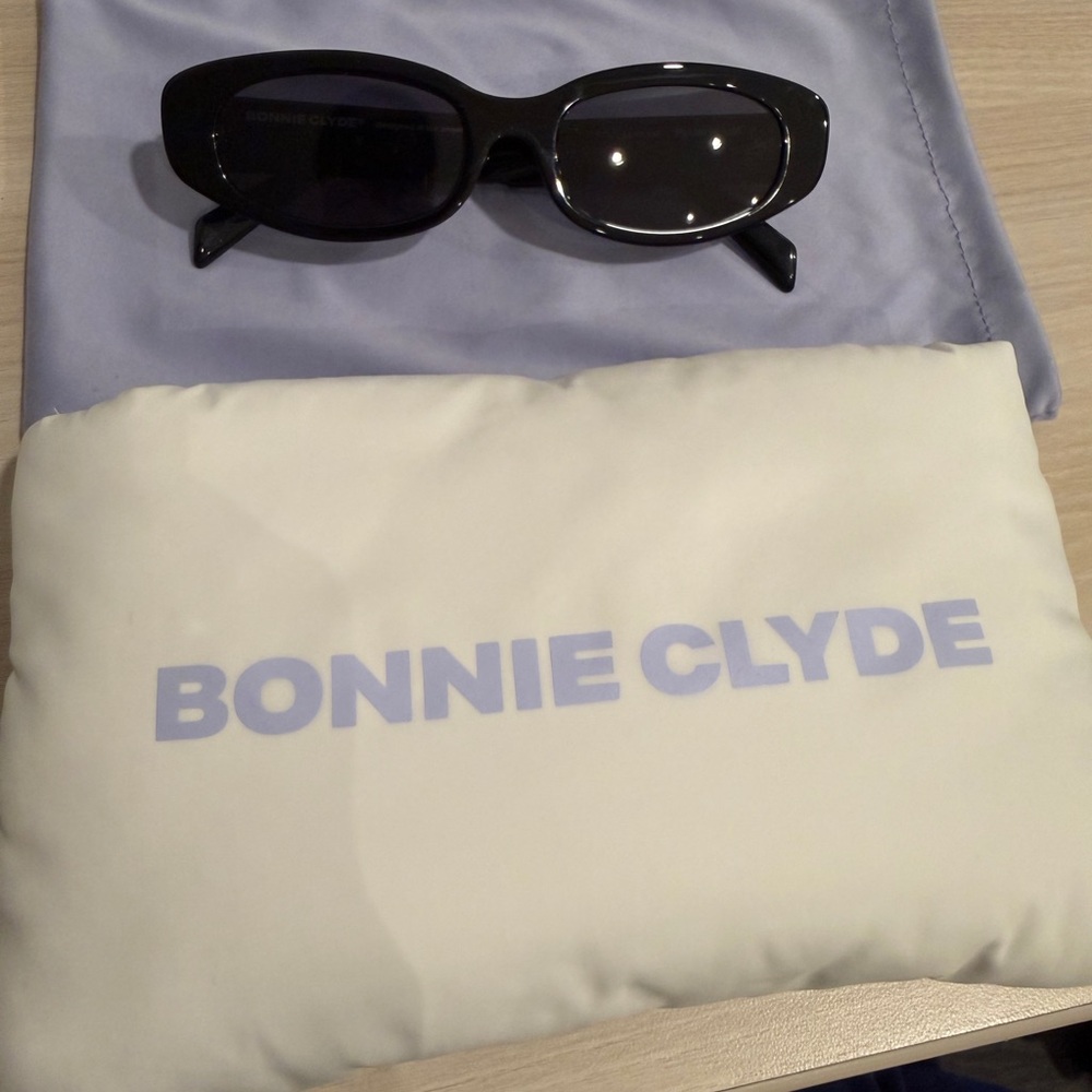 BONNIE CLYDE Designer Sunglasses – Black Oval Frame (perfect condition!)